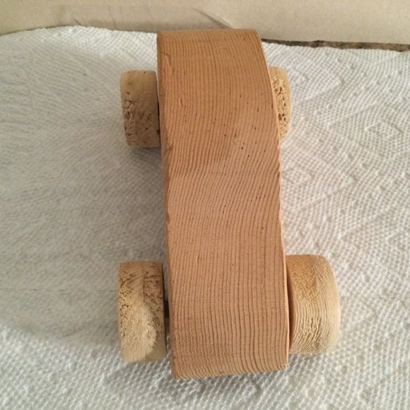 Wood car toy car handmade toy car 14cm long made in Canada like new - Picture 4 of 5